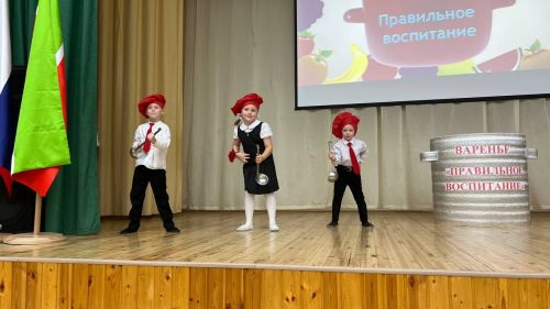 Әти-әниләр тәрбиячеләр белән берлектә  «Тату балалар бакчасы сере»н ачыкладылар (фоторепортаж)