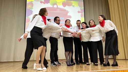 Әти-әниләр тәрбиячеләр белән берлектә  «Тату балалар бакчасы сере»н ачыкладылар (фоторепортаж)