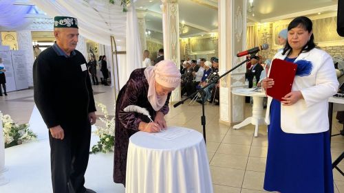 Сабада 50 һәм 60 ел бергә гомер иткән алтын һәм бриллиант парларны хөрмәтләделәр (фоторепортаж)