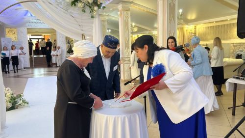 Сабада 50 һәм 60 ел бергә гомер иткән алтын һәм бриллиант парларны хөрмәтләделәр (фоторепортаж)