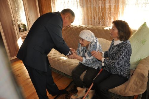 Йөзьяшәрләрдә кунакта