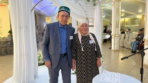 Сабада 50 һәм 60 ел бергә гомер иткән алтын һәм бриллиант парларны хөрмәтләделәр (фоторепортаж)