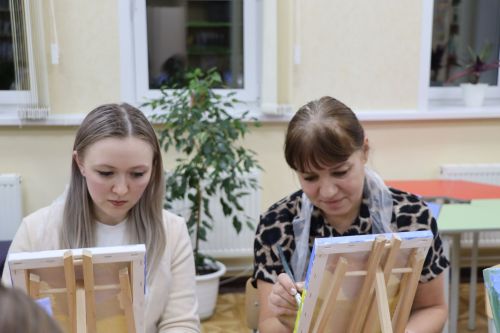 Рәсем  ясау аналарнын авыр борчуларын оныттыра