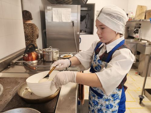 Укучылар токмач кистеләр, жюльен пешерделәр