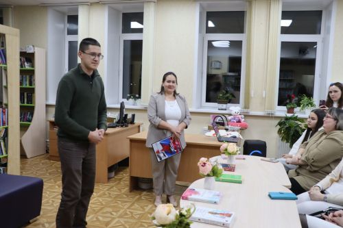 Рәсем  ясау аналарнын авыр борчуларын оныттыра