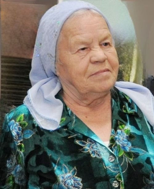 Фәһимә апа шигырь яза...