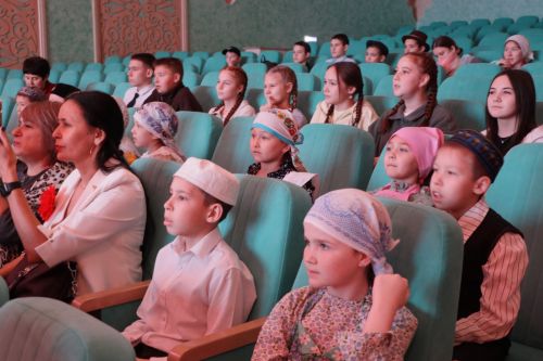 Бүген район мәдәният йортында Шәүкәт Биктимеров исемендәге республика балалар театр сәнгате конкурсының финалы узды
