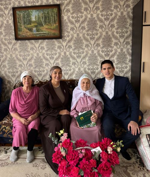 Шәмәрдәндә яшәүче Рәйсә Фәсхетдинованы 90 яшьлек юбилее белән тәбрикләделәр