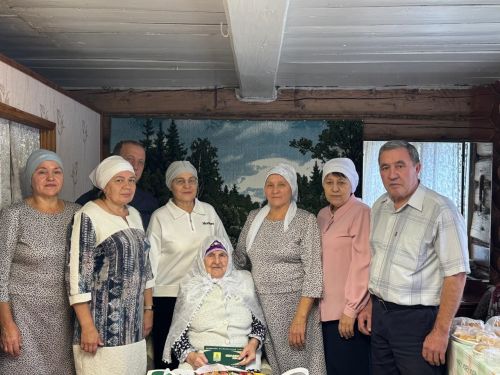 Өтернәс авылында яшәүче  Хәнүза Габделхакованы 90 яшьлек юбилее белән тәбрикләделәр