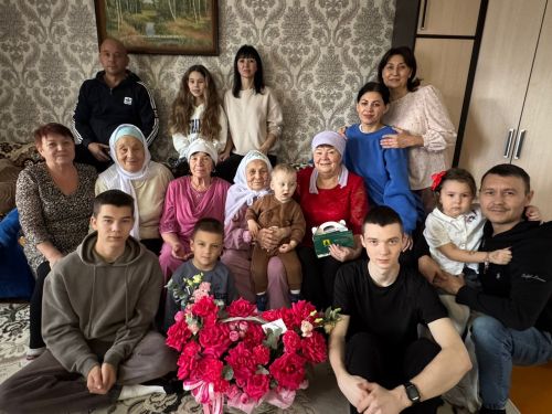 Шәмәрдәндә яшәүче Рәйсә Фәсхетдинованы 90 яшьлек юбилее белән тәбрикләделәр