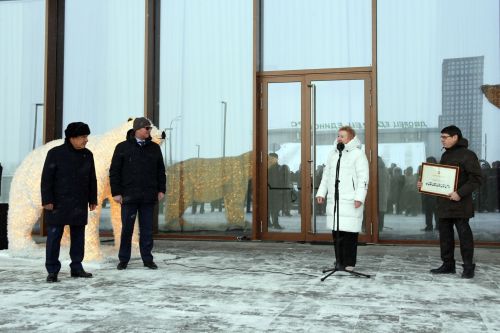 Рөстәм Миңнеханов республика массакүләм мәгълүмат чараларына 49 автомобиль ачкычы тапшырды