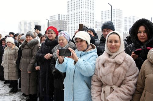 Рөстәм Миңнеханов республика массакүләм мәгълүмат чараларына 49 автомобиль ачкычы тапшырды