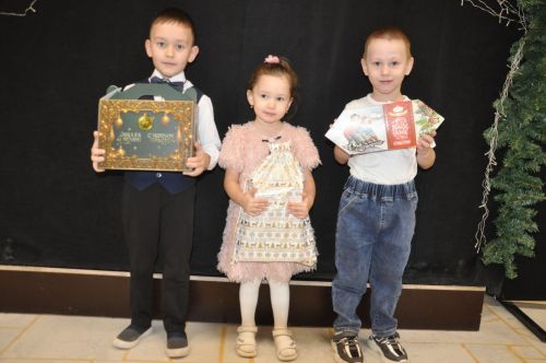 Сабада  әтиләре махсус хәрби операциядә булган мәктәпкәчә яшьтәге балалар өчен Чыршы бәйрәме узды