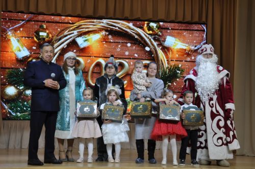 Сабада  әтиләре махсус хәрби операциядә булган мәктәпкәчә яшьтәге балалар өчен Чыршы бәйрәме узды