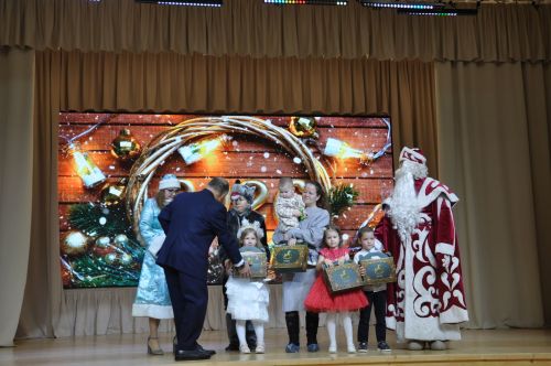 Сабада  әтиләре махсус хәрби операциядә булган мәктәпкәчә яшьтәге балалар өчен Чыршы бәйрәме узды