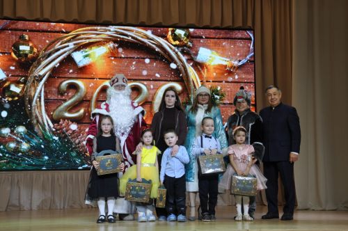 Сабада  әтиләре махсус хәрби операциядә булган мәктәпкәчә яшьтәге балалар өчен Чыршы бәйрәме узды