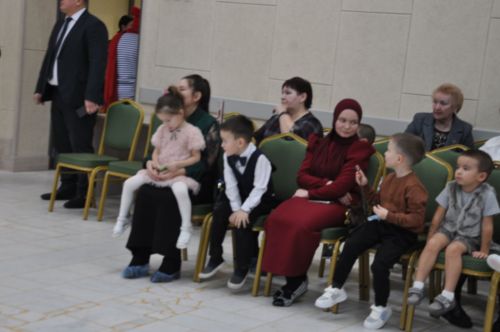 Сабада  әтиләре махсус хәрби операциядә булган мәктәпкәчә яшьтәге балалар өчен Чыршы бәйрәме узды