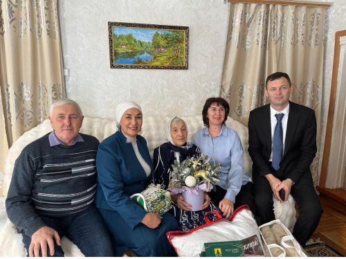 Сабада яшәүче Ленина Ракованы 90 яшьлек юбилее белән котладылар