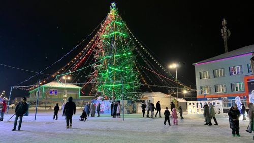 Сабада төп чыршы утларын кабызды