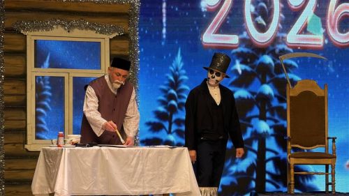 Район мәдәният йортында Саба тамашачысы өчен «Әлмәндәргә ияреп, ягъни, «Әлмәндәр хикмәтләре» дигән Яңа ел тамашасы күрсәтелде