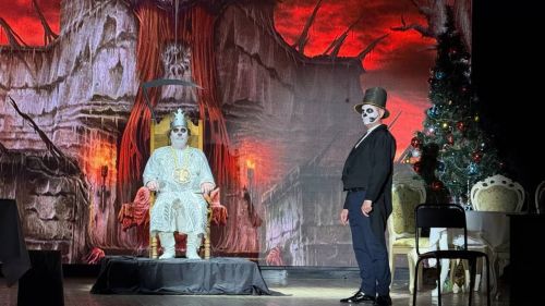 Район мәдәният йортында Саба тамашачысы өчен «Әлмәндәргә ияреп, ягъни, «Әлмәндәр хикмәтләре» дигән Яңа ел тамашасы күрсәтелде
