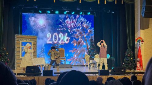 Район мәдәният йортында Саба тамашачысы өчен «Әлмәндәргә ияреп, ягъни, «Әлмәндәр хикмәтләре» дигән Яңа ел тамашасы күрсәтелде