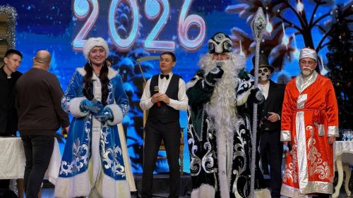 Район мәдәният йортында Саба тамашачысы өчен «Әлмәндәргә ияреп, ягъни, «Әлмәндәр хикмәтләре» дигән Яңа ел тамашасы күрсәтелде