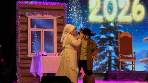Район мәдәният йортында Саба тамашачысы өчен «Әлмәндәргә ияреп, ягъни, «Әлмәндәр хикмәтләре» дигән Яңа ел тамашасы күрсәтелде