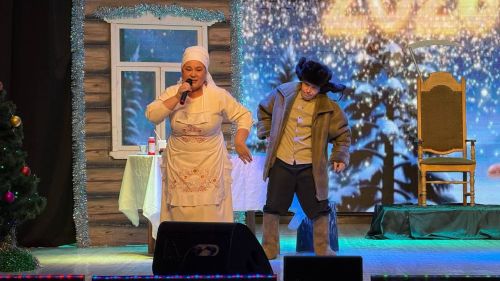 Район мәдәният йортында Саба тамашачысы өчен «Әлмәндәргә ияреп, ягъни, «Әлмәндәр хикмәтләре» дигән Яңа ел тамашасы күрсәтелде