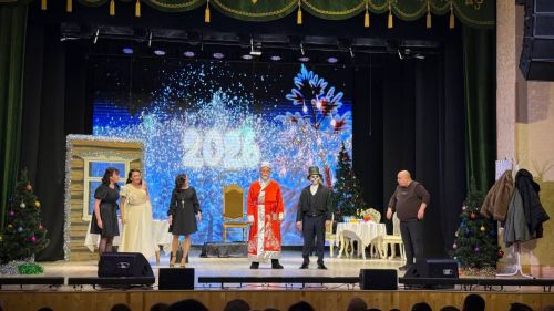 Район мәдәният йортында Саба тамашачысы өчен «Әлмәндәргә ияреп, ягъни, «Әлмәндәр хикмәтләре» дигән Яңа ел тамашасы күрсәтелде