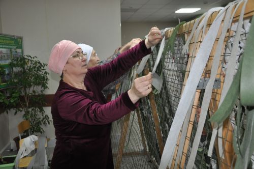 Юлбат волонтерлары солдатларга пилмән ясый