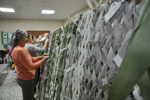Юлбат волонтерлары солдатларга пилмән ясый