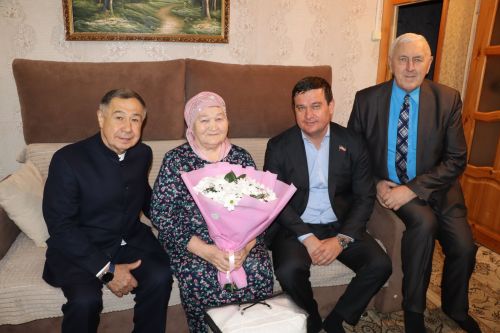 Соклануга,  игътибарга һәм ярдәмгә мохтаҗ кешеләр  янында