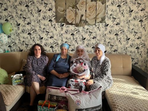 Бүген Олы Шыңар авылында яшәүче Саимә Якупованы 90 яшьлек юбилее белән котладылар