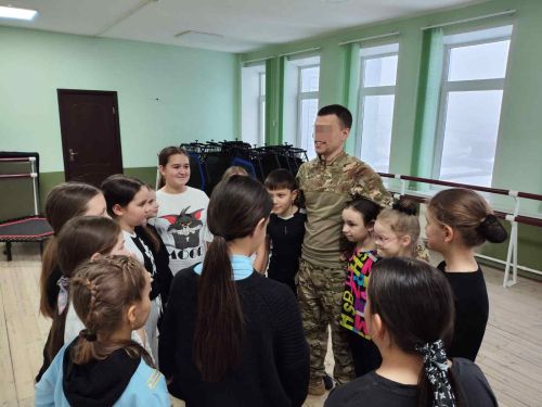 Шәмәрдәндә укучылар махсус хәрби операциясендә булган якташлары белән очраштылар
