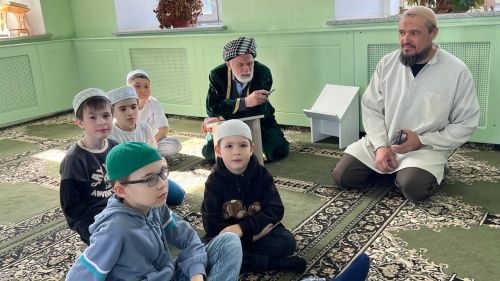Сабада балалар өчен Азан әйтү һәм вәгазь сөйләү бәйгесендә 40лап бала катнашты