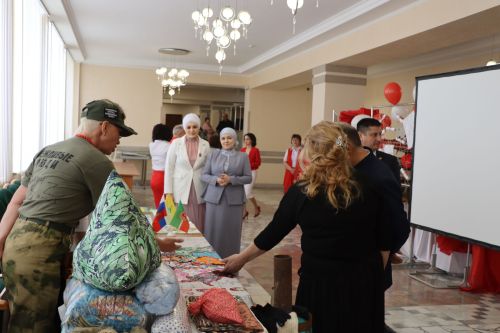 Район башлыгы Рәис Миңнеханов гүзәл затларыбызны бәйрәм белән котлады