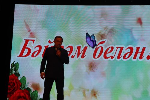 Район башлыгы Рәис Миңнеханов гүзәл затларыбызны бәйрәм белән котлады