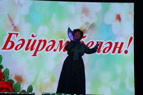 Район башлыгы Рәис Миңнеханов гүзәл затларыбызны бәйрәм белән котлады