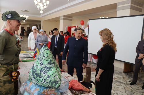 Район башлыгы Рәис Миңнеханов гүзәл затларыбызны бәйрәм белән котлады