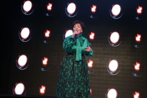 Район башлыгы Рәис Миңнеханов гүзәл затларыбызны бәйрәм белән котлады