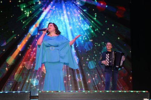 Район башлыгы Рәис Миңнеханов гүзәл затларыбызны бәйрәм белән котлады