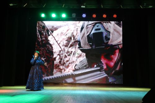 Район башлыгы Рәис Миңнеханов гүзәл затларыбызны бәйрәм белән котлады