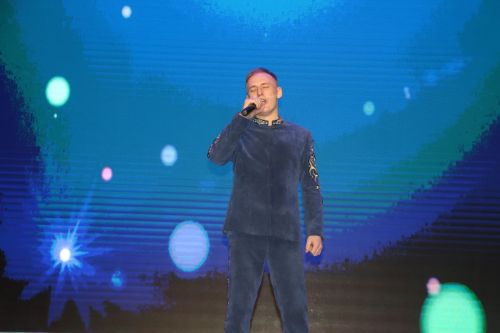 Район башлыгы Рәис Миңнеханов гүзәл затларыбызны бәйрәм белән котлады