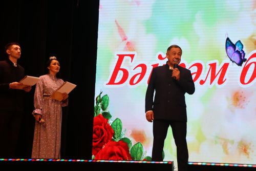 Район башлыгы Рәис Миңнеханов гүзәл затларыбызны бәйрәм белән котлады
