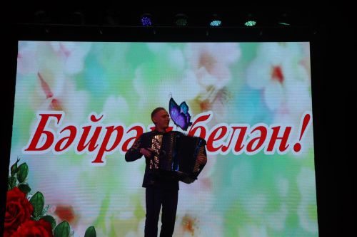 Район башлыгы Рәис Миңнеханов гүзәл затларыбызны бәйрәм белән котлады