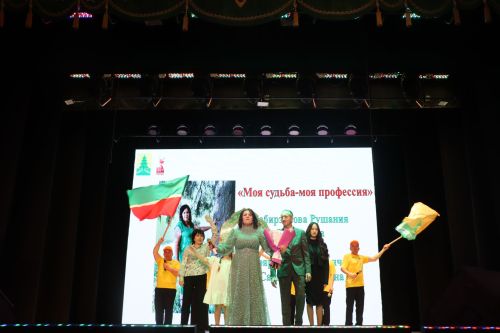 Район башлыгы Рәис Миңнеханов гүзәл затларыбызны бәйрәм белән котлады