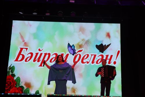 Район башлыгы Рәис Миңнеханов гүзәл затларыбызны бәйрәм белән котлады