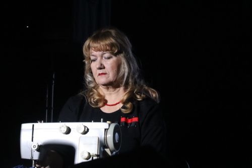 Район башлыгы Рәис Миңнеханов гүзәл затларыбызны бәйрәм белән котлады