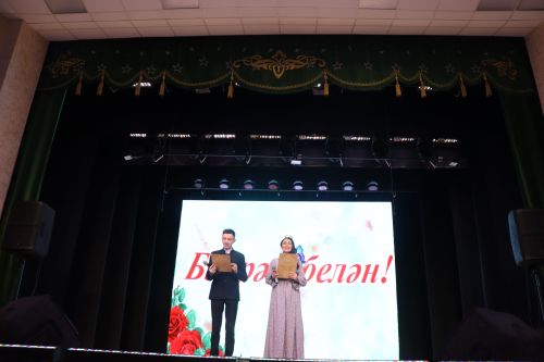 Район башлыгы Рәис Миңнеханов гүзәл затларыбызны бәйрәм белән котлады